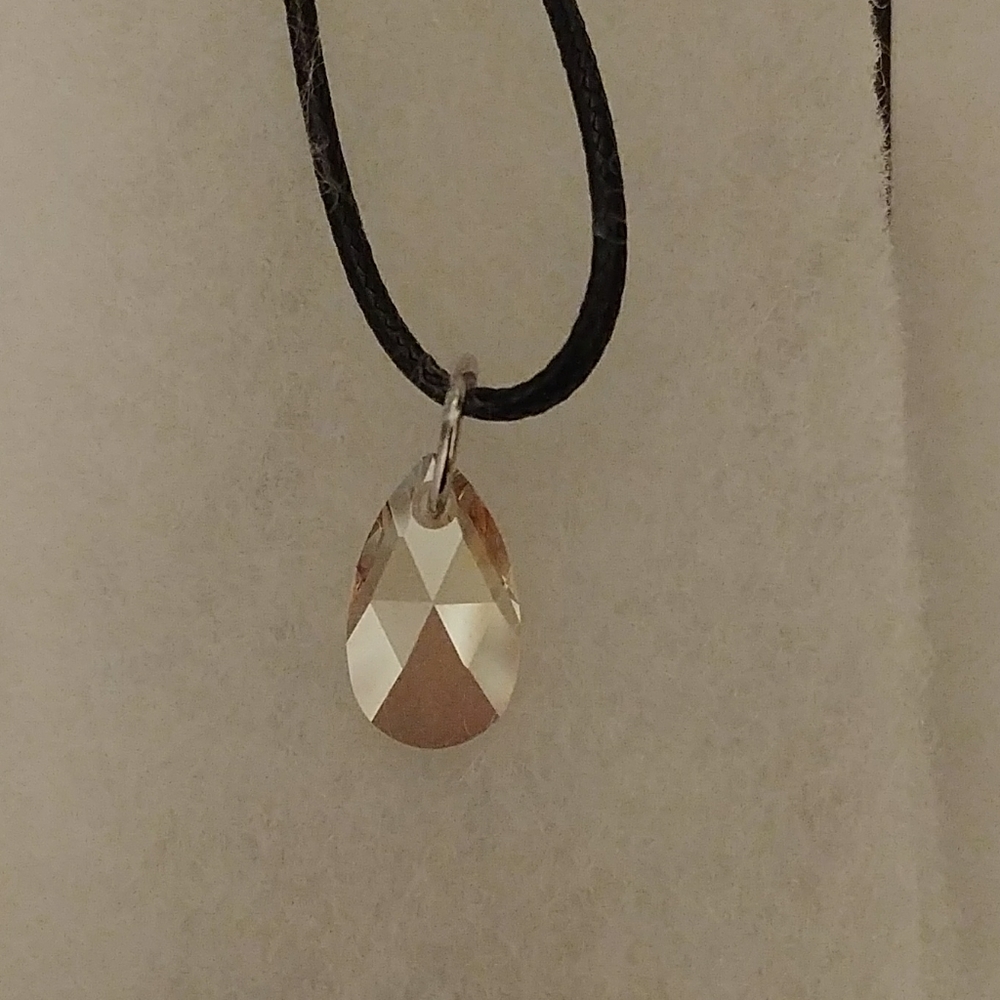 Daffodil Gold Crystal Teardrop Necklace - Picture 5 of 8